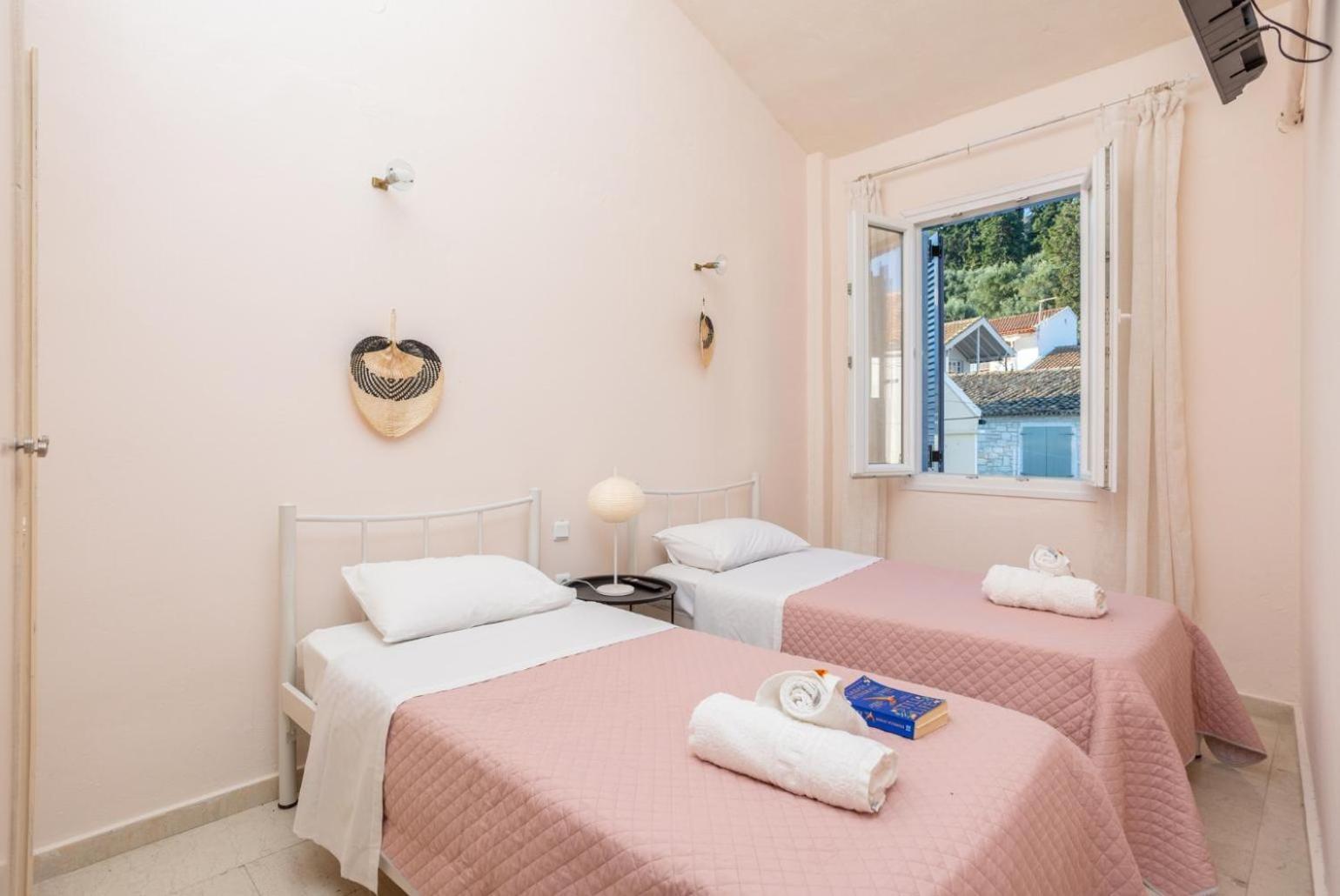 Flora Maisonettes 2 Gaios Luaran gambar