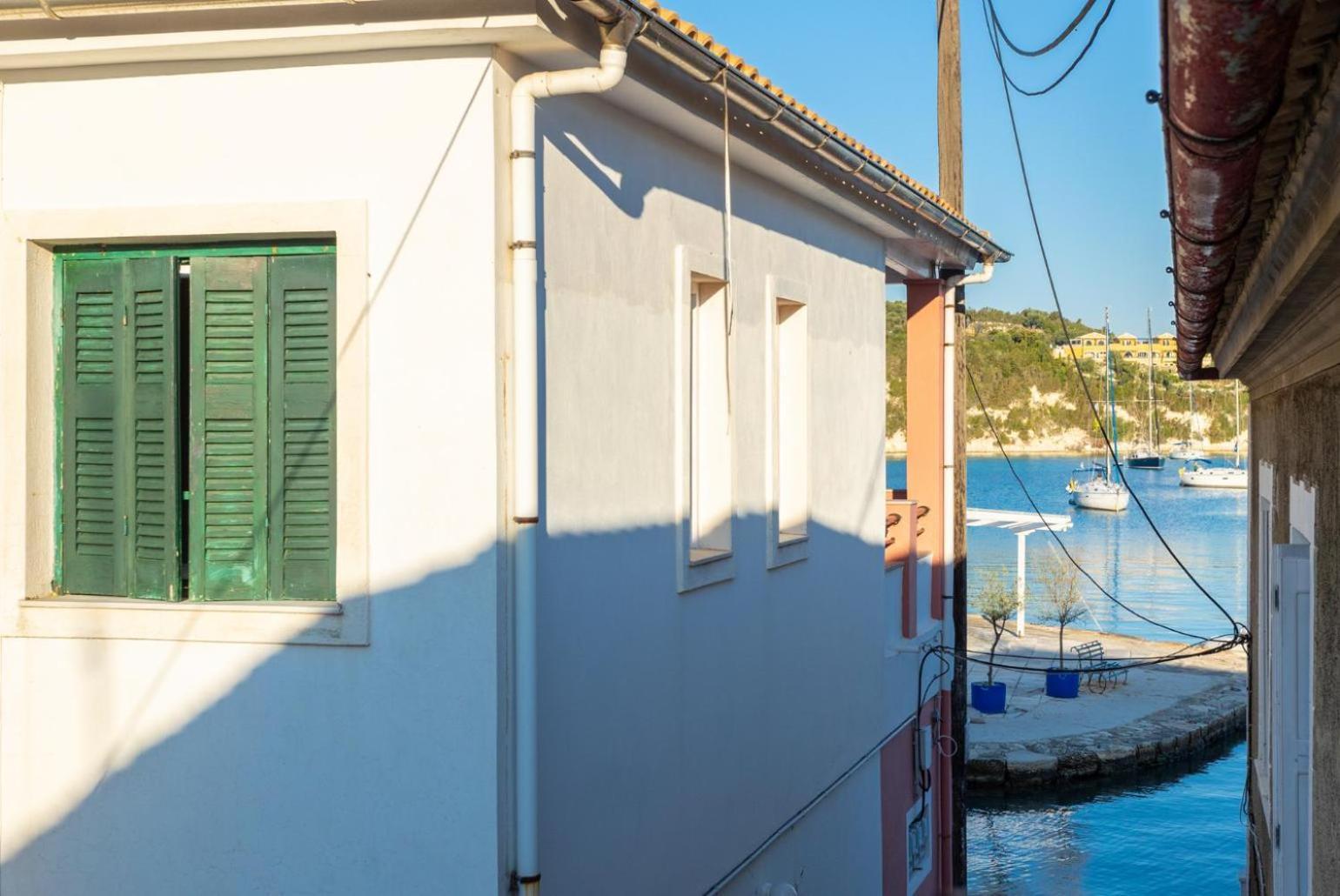 Flora Maisonettes 2 Gaios Luaran gambar